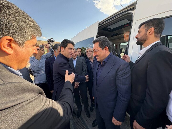 محمد اتابک برای بازدید از پروژه‌های صنعتی به کردستان سفر کرد