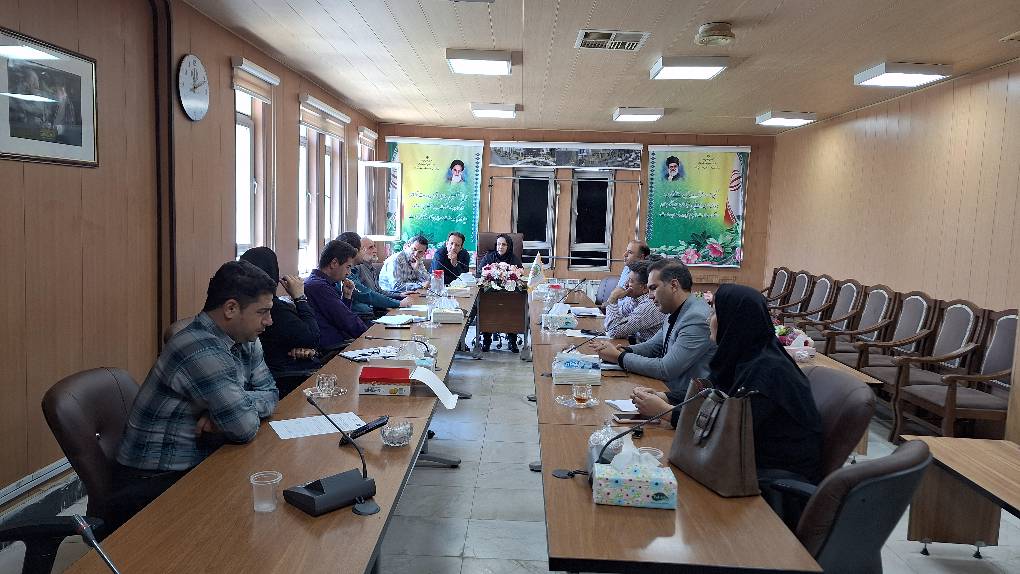 نهادینه کردن فرهنگ کار در خانه و محیط آموزشی الزامی است