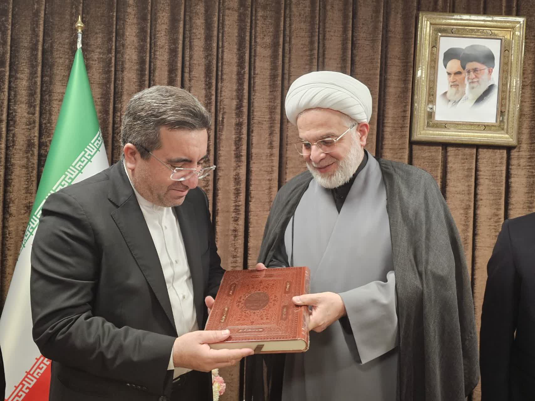 صدور 5000 سند مالکیت در مناطق حاشیه نشین کردستان؛ گامی در جهت توسعه