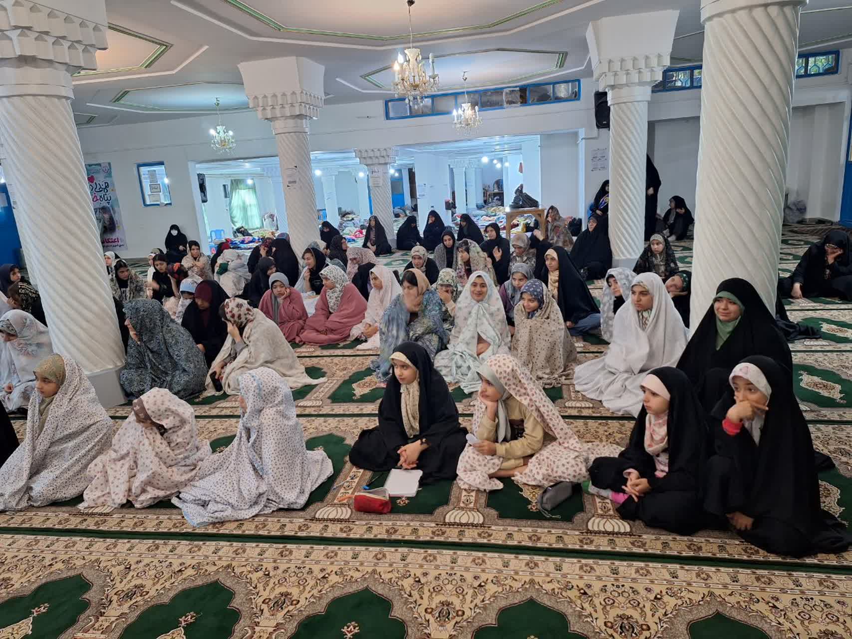 اعتکاف دانش‌آموزی؛ فرصتی برای خودسازی دختران نوجوان در مسجد جامع سنندج