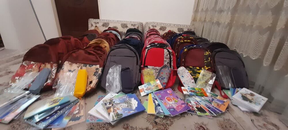 توزیع ۶۲۰ بسته تحصیلی میان دانش‌آموزان خانواده‌های زندانیان کردستان